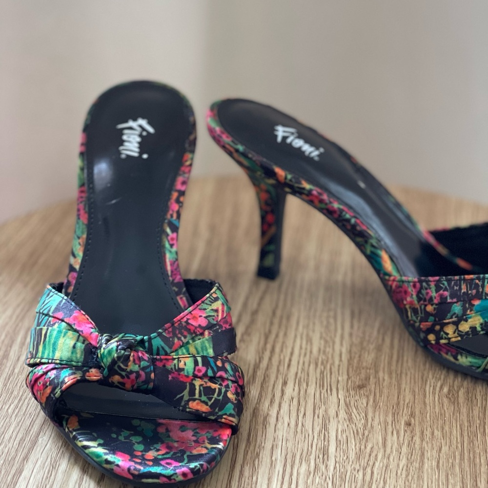 FIONI Multicolor Women's Heels - Picture 3 of 8